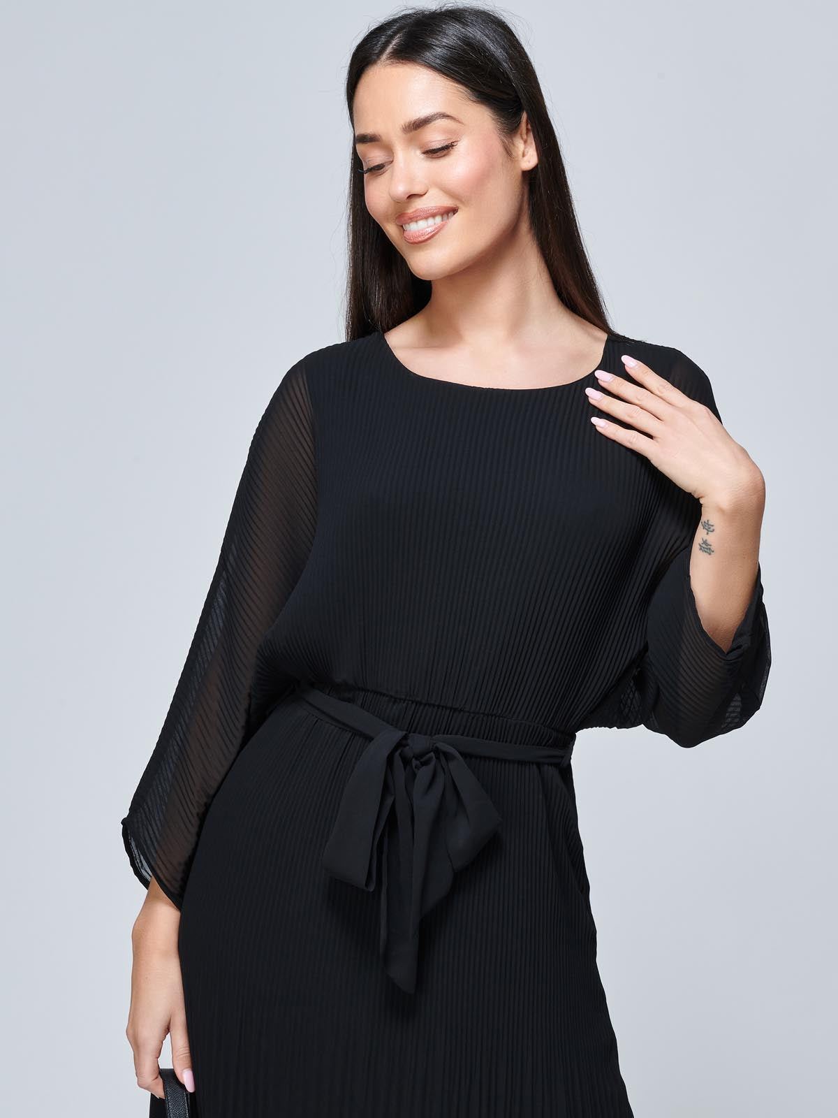 Lilyana Chiffon Pleated Maxi Dress, Black