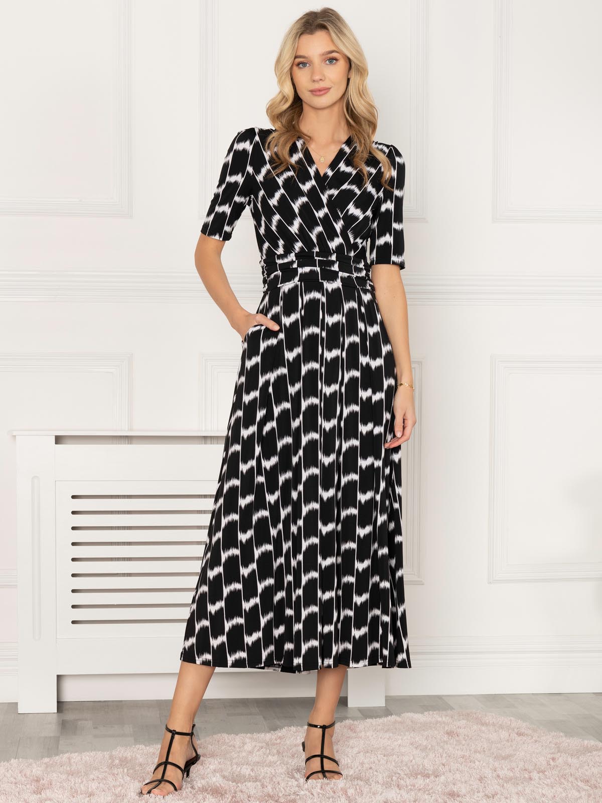 Akayla Printed Jersey Maxi Dress, Black Geo